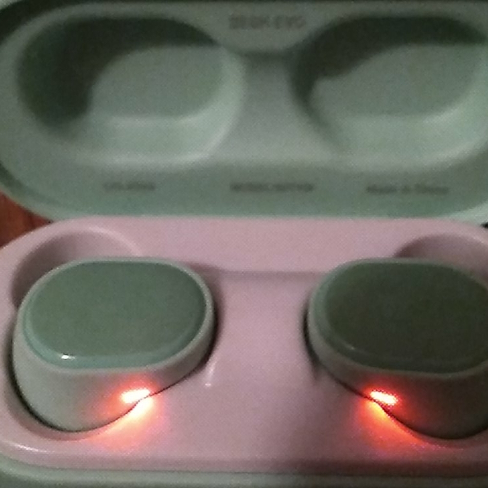 Skullcandy wireless earbuds - Picture 2 of 4